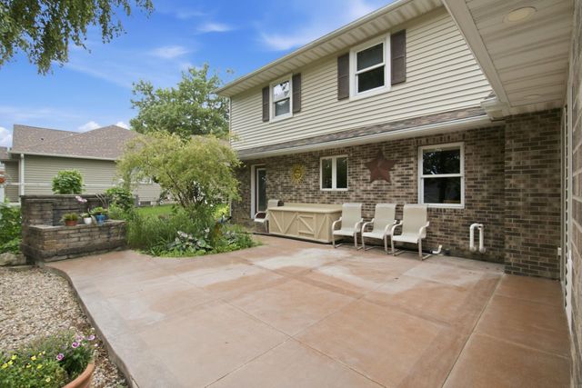 1417 Oakcrest Drive, Waterloo, IA 50701