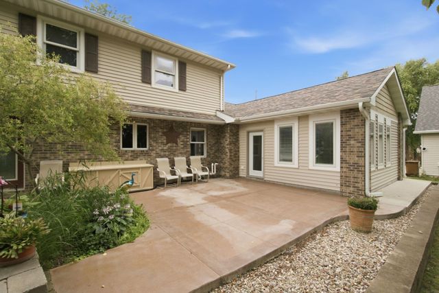 1417 Oakcrest Drive, Waterloo, IA 50701