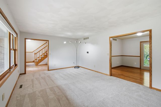 1417 Oakcrest Drive, Waterloo, IA 50701