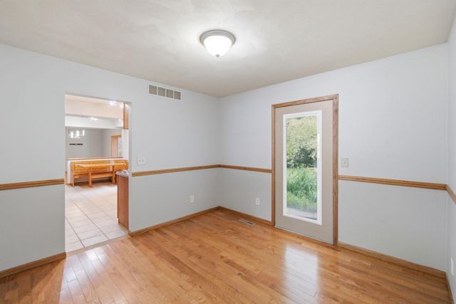 1417 Oakcrest Drive, Waterloo, IA 50701