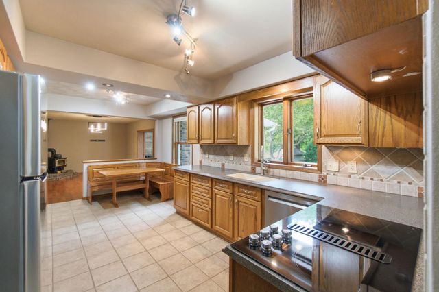 1417 Oakcrest Drive, Waterloo, IA 50701