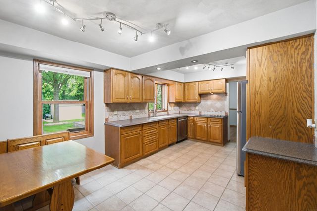 1417 Oakcrest Drive, Waterloo, IA 50701