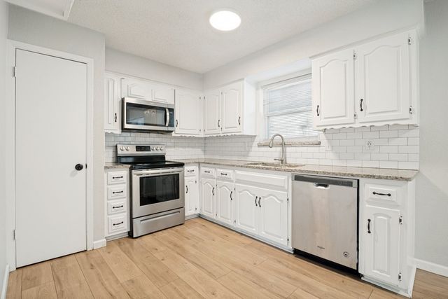 922 Meadowdale Circle, Garland, TX 75043