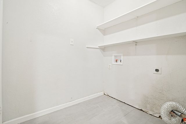 922 Meadowdale Circle, Garland, TX 75043