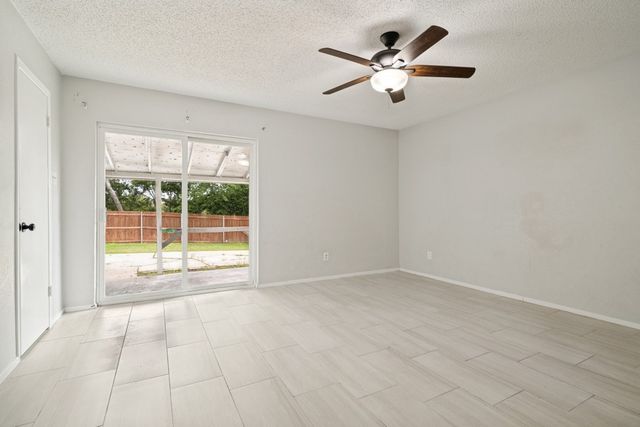 922 Meadowdale Circle, Garland, TX 75043