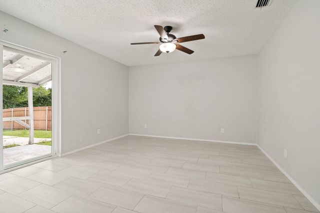 922 Meadowdale Circle, Garland, TX 75043