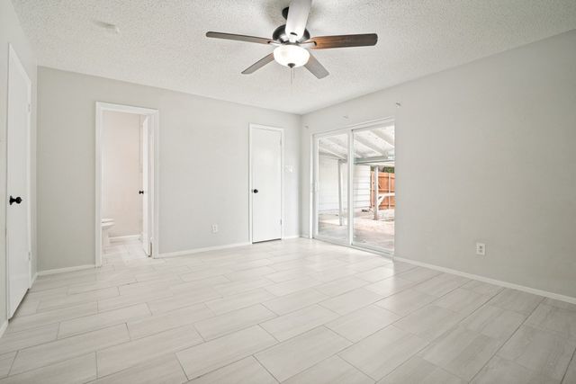 922 Meadowdale Circle, Garland, TX 75043