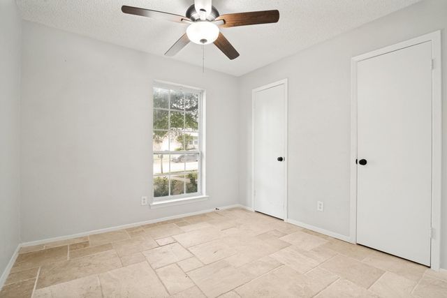 922 Meadowdale Circle, Garland, TX 75043