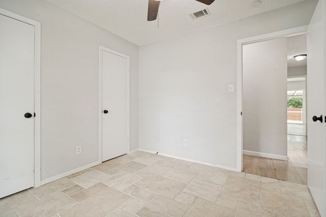 922 Meadowdale Circle, Garland, TX 75043