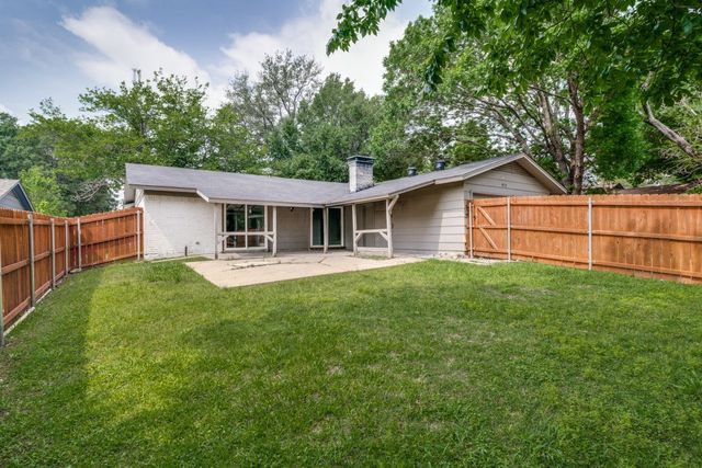 922 Meadowdale Circle, Garland, TX 75043