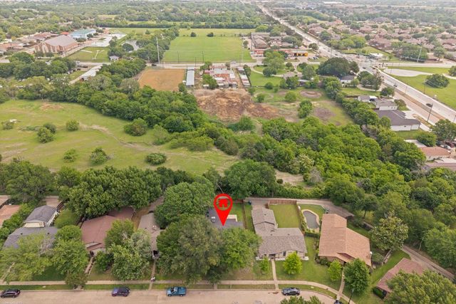 922 Meadowdale Circle, Garland, TX 75043