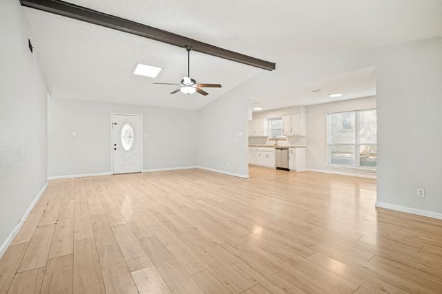 922 Meadowdale Circle, Garland, TX 75043