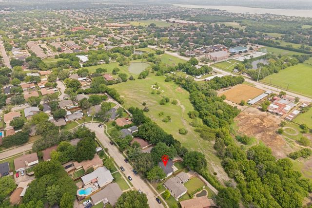 922 Meadowdale Circle, Garland, TX 75043