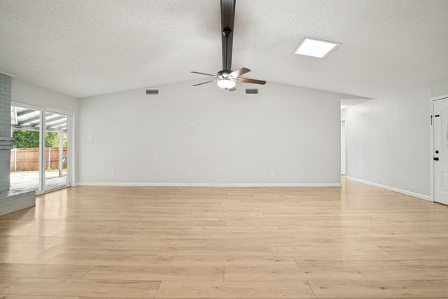 922 Meadowdale Circle, Garland, TX 75043