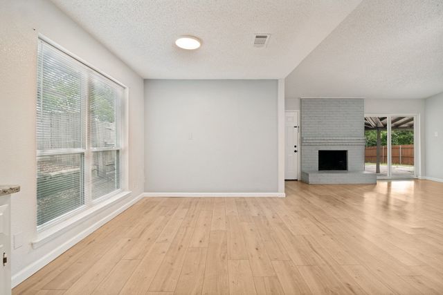 922 Meadowdale Circle, Garland, TX 75043