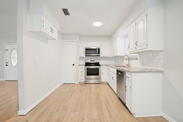 922 Meadowdale Circle, Garland, TX 75043