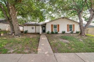 922 Meadowdale Circle, Garland, TX 75043