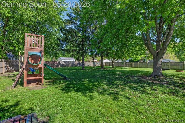 10350 Ataberry Drive, Vienna Charter Township, MI 48420