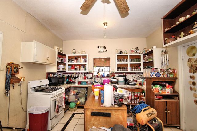 402 Trinity ST, Lockhart, TX 78644