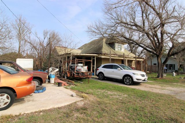 402 Trinity ST, Lockhart, TX 78644