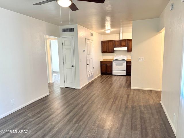 3323 E Blacklidge Dr, Tucson, AZ 85716