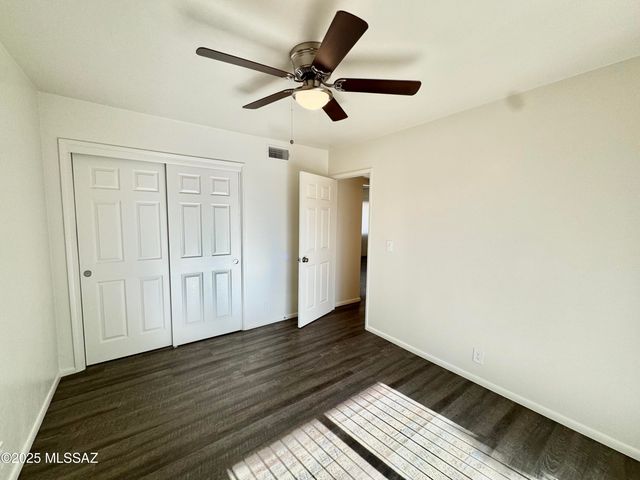 3323 E Blacklidge Dr, Tucson, AZ 85716