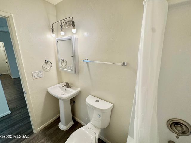 3323 E Blacklidge Dr, Tucson, AZ 85716