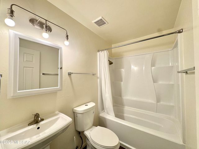 3323 E Blacklidge Dr, Tucson, AZ 85716