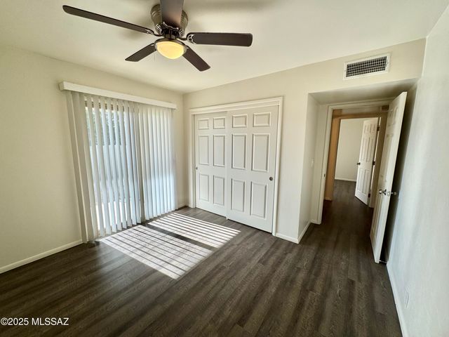 3323 E Blacklidge Dr, Tucson, AZ 85716