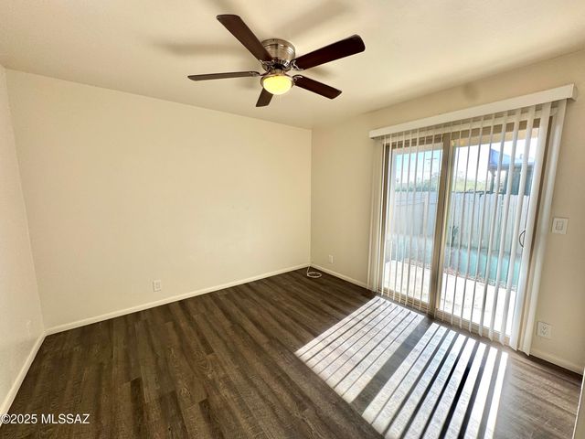 3323 E Blacklidge Dr, Tucson, AZ 85716