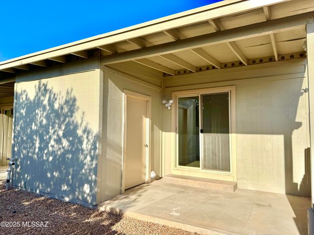 3323 E Blacklidge Dr, Tucson, AZ 85716