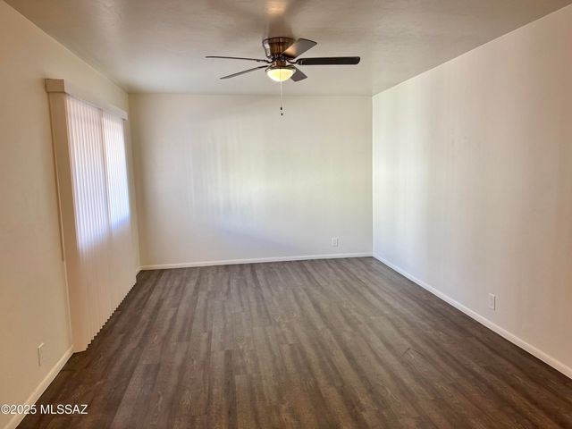 3323 E Blacklidge Dr, Tucson, AZ 85716