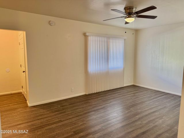 3323 E Blacklidge Dr, Tucson, AZ 85716