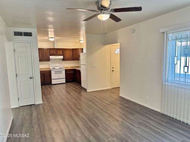 3323 E Blacklidge Dr, Tucson, AZ 85716
