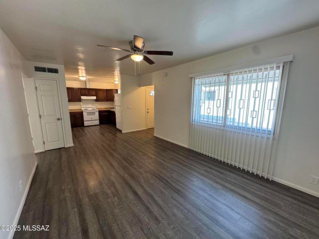 3323 E Blacklidge Dr, Tucson, AZ 85716