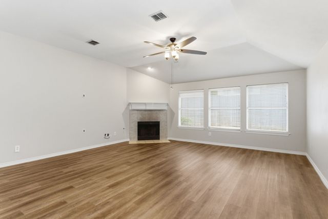 1633 Yellowstone Avenue, Lewisville, TX 75077