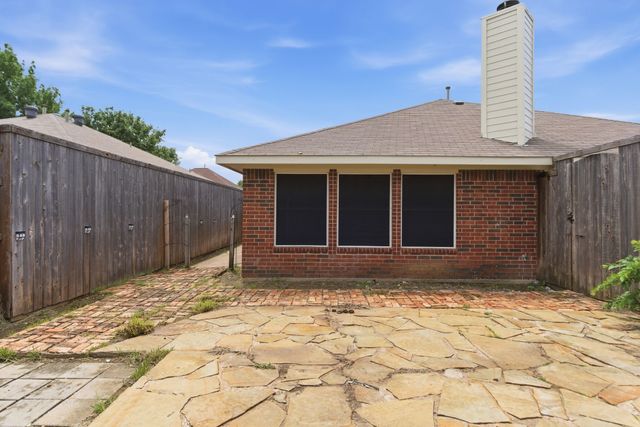 1633 Yellowstone Avenue, Lewisville, TX 75077