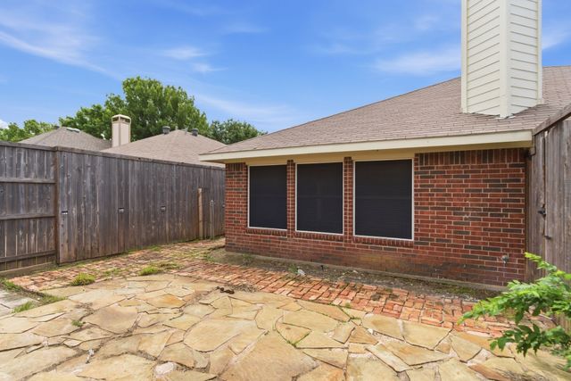 1633 Yellowstone Avenue, Lewisville, TX 75077