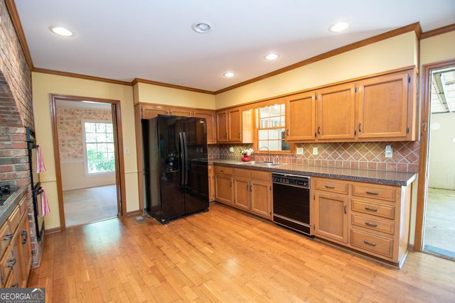 505 Pine Circle, Peachtree City, GA 30269
