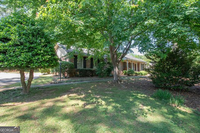 505 Pine Circle, Peachtree City, GA 30269