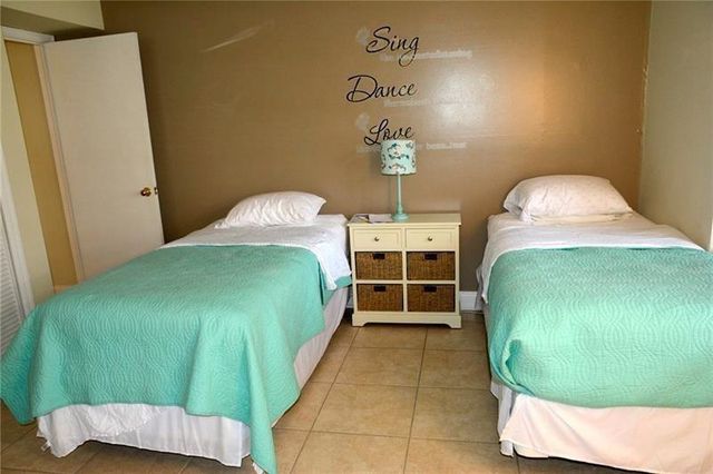 6499 BAY CLUB Drive 2, Fort Lauderdale, FL 33308