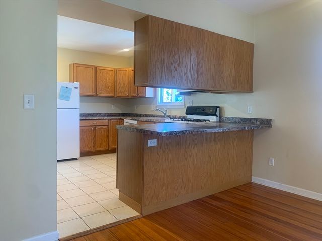 3 Hawkes St 2, Marblehead, MA 01945