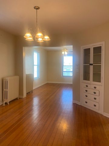 3 Hawkes St 2, Marblehead, MA 01945