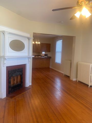 3 Hawkes St 2, Marblehead, MA 01945