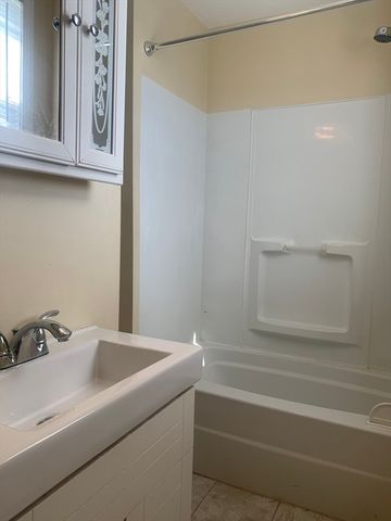 3 Hawkes St 2, Marblehead, MA 01945