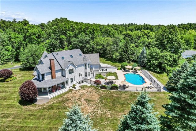 7 King James Drive, Londonderry, NH 03053