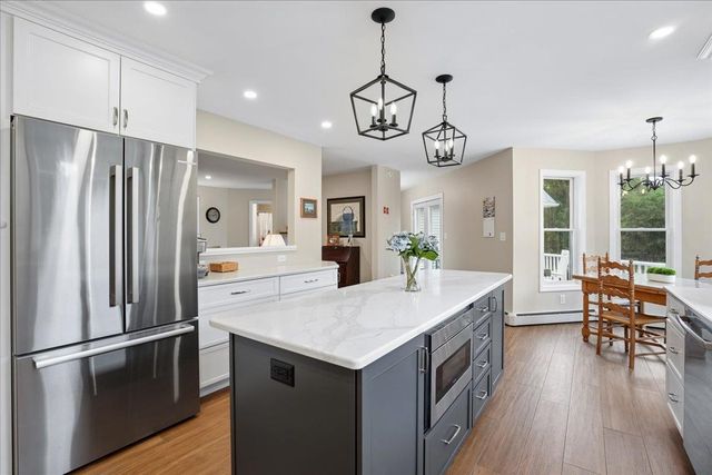 7 King James Drive, Londonderry, NH 03053