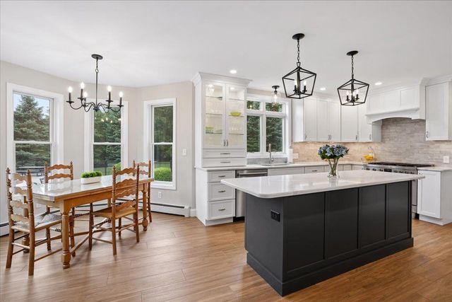 7 King James Drive, Londonderry, NH 03053