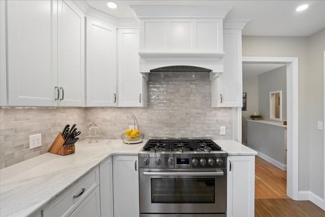 7 King James Drive, Londonderry, NH 03053