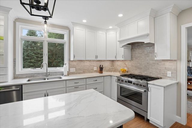 7 King James Drive, Londonderry, NH 03053